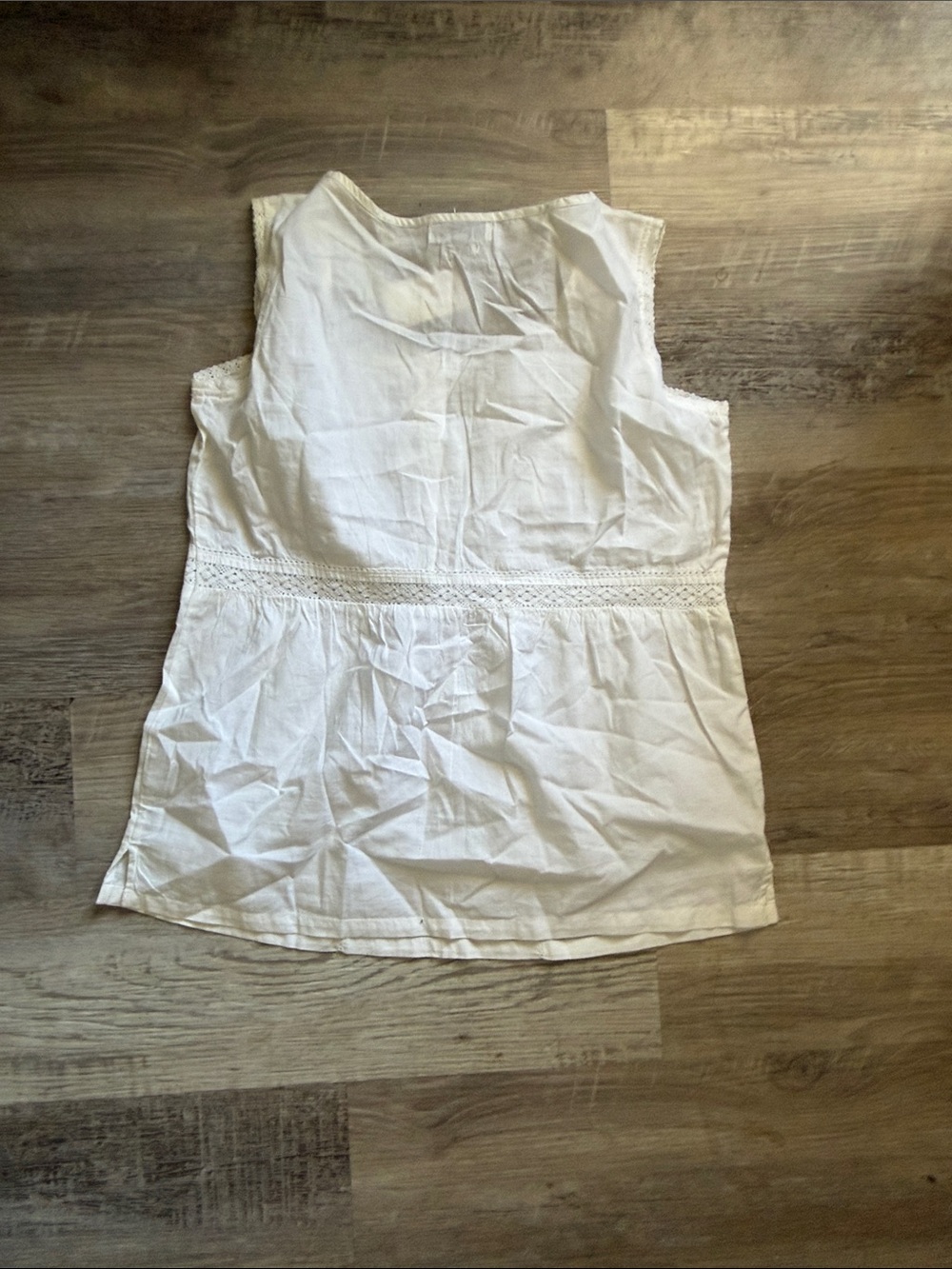 NWT Van Heusen White Eyelet Button Front Tank - Picture 8 of 10